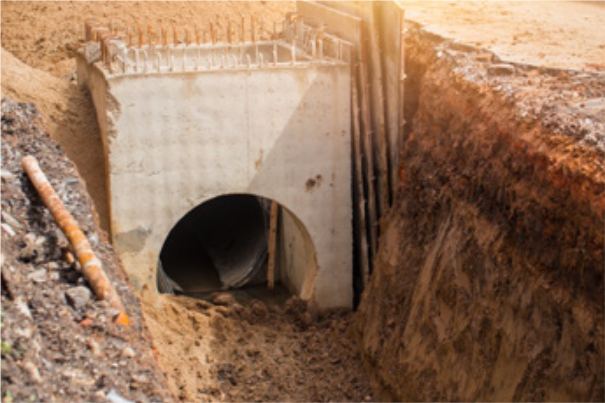 Construcción y mantenimiento de obras de saneamiento en agua, desagüe, tanques, alcantarillado, piscinas, laguna de oxidación